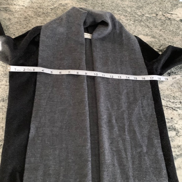 Babaton Aritzia Long Sleeve Black
Merino Wool Cardigan Size Sm - Picture 10 of 12